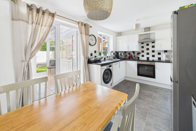 10 Ashcourt Gardens, Sutton-In-Ashfield photo 4