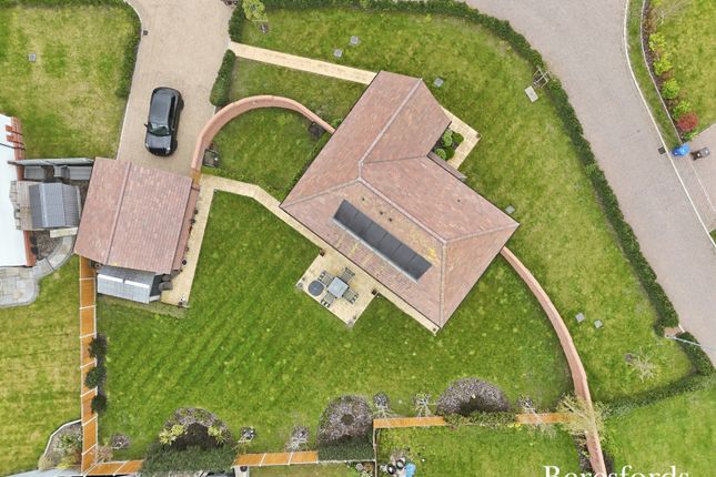 9, Laurel Drive, Upminster photo 2
