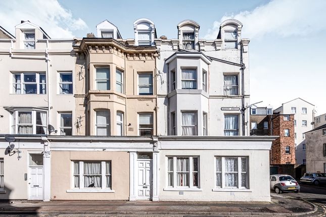 Flat to rent in South Street, Scarborough, North Yorkshire