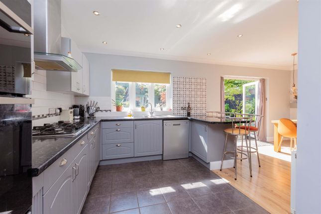 7, Spring Lane, Slough photo 4