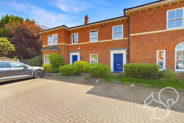 Thumbnail Flat to rent in Woodland Drive, Colchester