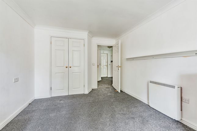 Flat for sale in Massetts Road, Horley