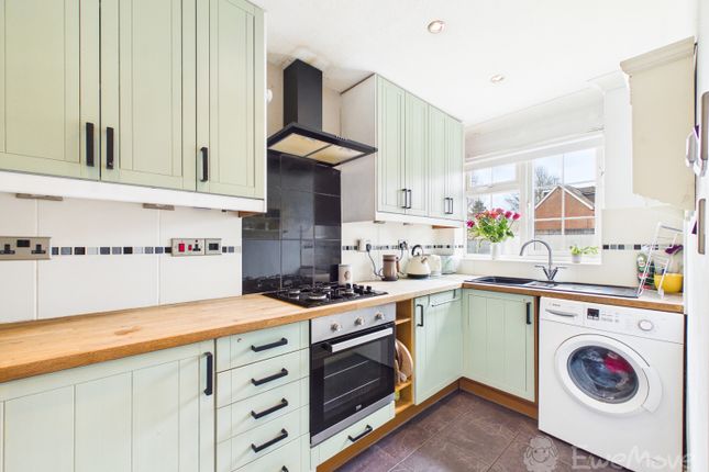 28, Waterside Close, Bordon photo 2