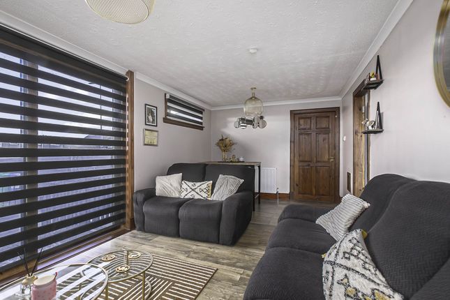 12, Lorne Court, Glenrothes photo 4