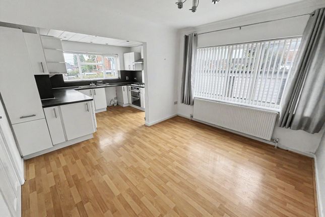 25 Rhodes Drive, Bury photo 3