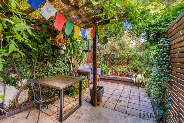 17a Chesholm Road, London photo 3