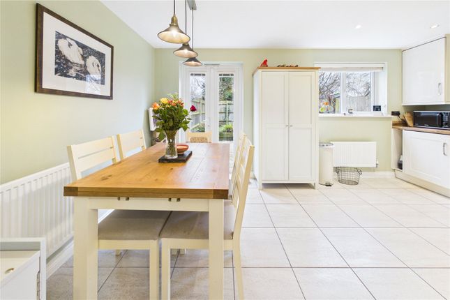 27, Blake Road, Thatcham photo 3