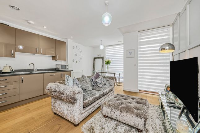 Lauren Burnett - Amelia Street, London, Se17 3Py 15.Jpg