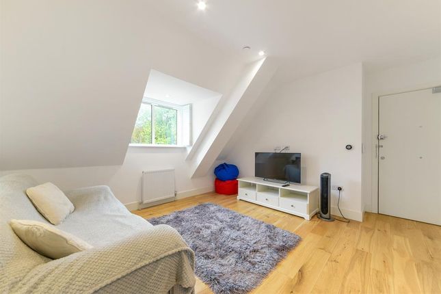 32, Rutland House, Epsom photo 3