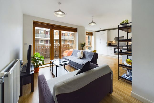 Thumbnail Flat for sale in Latchmere Street, London