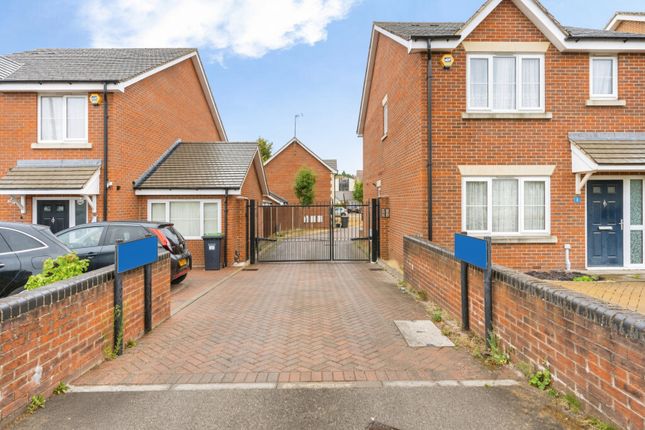 10, Rockfield Drive, Luton photo 4