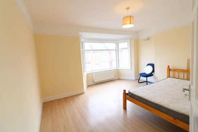 Terraced house to rent in Gloucester Road, London