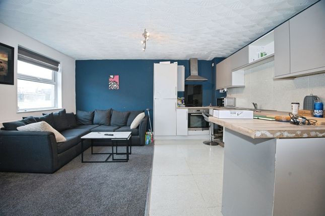 37, John Street, BRIDGEND photo 4