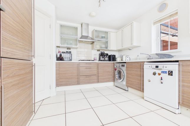 21, Clayton Road, Buckinghamshire photo 2