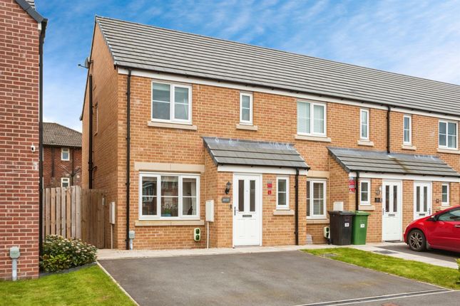 Thumbnail Town house for sale in Rotary Drive, Morley, Leeds