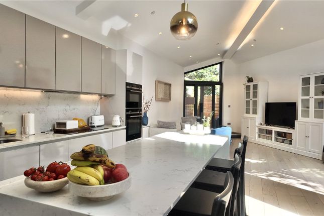 3 Courtyard Garden, 282, Munster Road, London photo 3