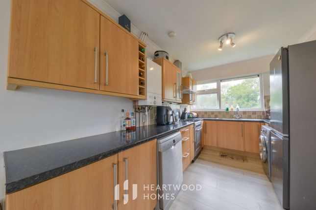 122, Chiltern Road, St. Albans photo 2