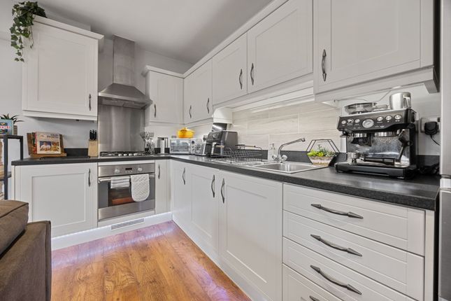 9 Meadow Way, Pontyclun photo 5