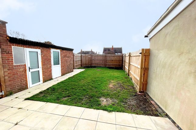 3-bed semi-detached on 13 Western Way, Wellingborough, £1,300/mo