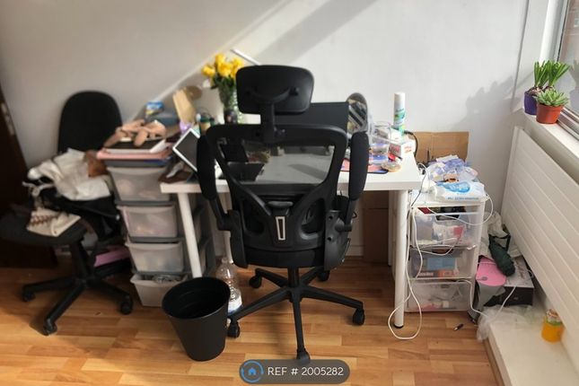 Room to rent in Grafton Way, London