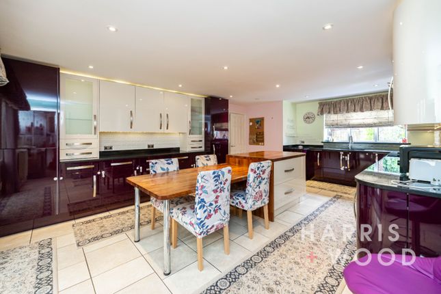 10, Broadoaks Crescent, Essex photo 2