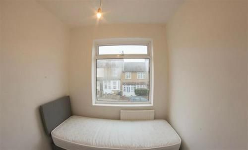 Terraced house to rent in Kent Road, Grays