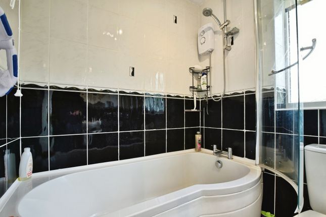 8, Prestbury Close, Northwich photo 4