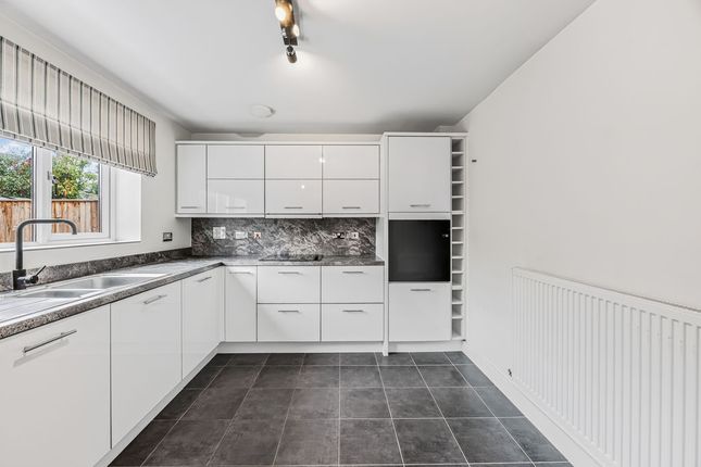 9, Armstrong Road, Cheltenham photo 4
