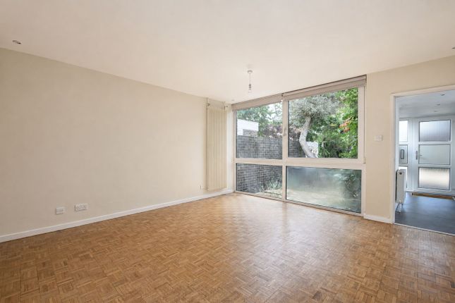 10, Brackley, WEYBRIDGE photo 4