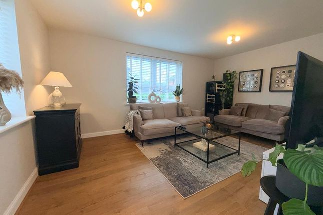 11, Milverton Avenue, Hyde photo 4