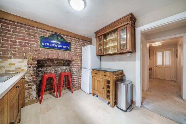 Flat for sale in Surbiton, Greater London