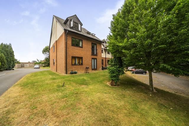 22, Caunter Road, Newbury photo 4