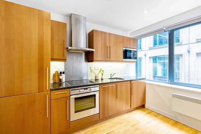 Flat 2, 95, Fetter Lane, London photo 2