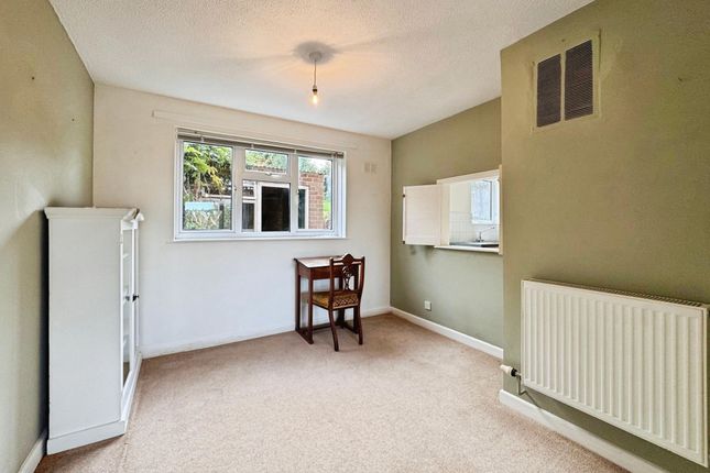 18, Tin Pit, Marlborough, SN8 photo 4