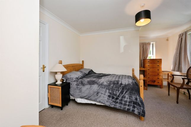 11, Cardinals Gate, Royston photo 4