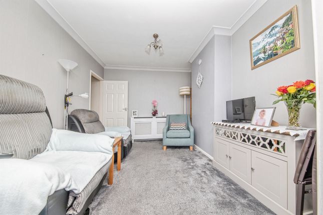 42, Dove Crescent, Harwich photo 2