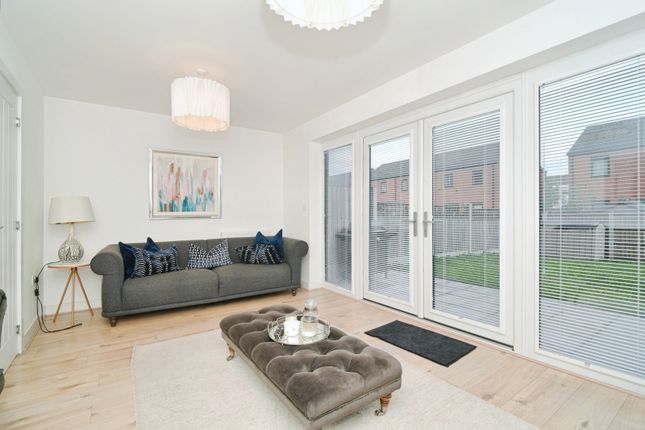 20, Danesdale Drive, Manchester photo 2