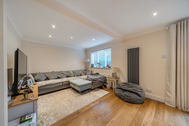 53, Thellusson Way, Hertfordshire photo 4