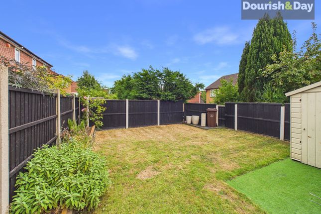 5 Walland Grove, Stafford photo 4
