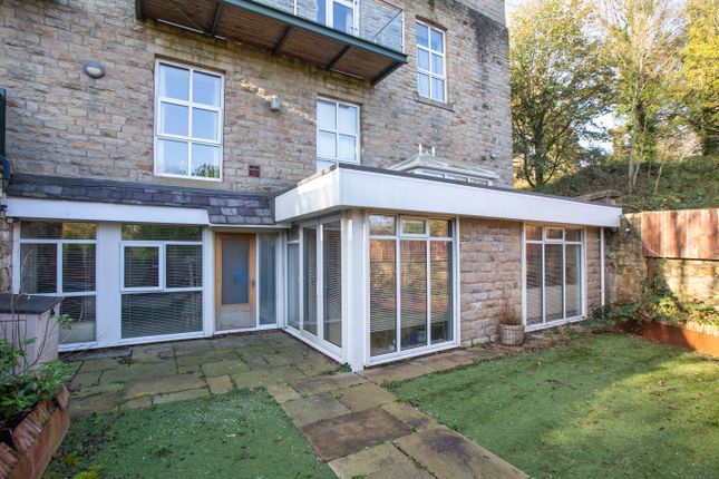 1-bed flat on 11 Quickmere Court, Stamford Road, Ashton-under-lyne, £210,000