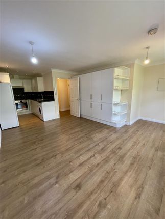 Flat to rent in Fonthill Road, Finsbury Park, London