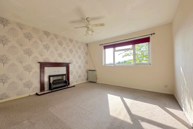19, Oxford Green, Cannock photo 2