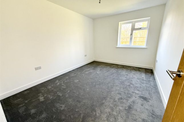 Bedroom To Side