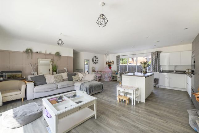Flat 1, 17, Brooks Drive, West Malling photo 3