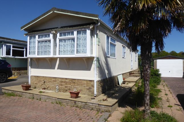 2-bed caravan on 32, Garden of England, Forstal Lane, Harrietsham, Maidstone, £95,000