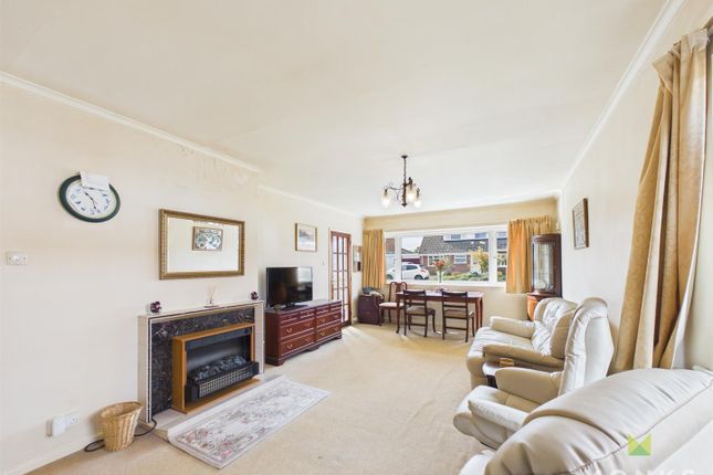 13, Cedar Avenue, Shrewsbury photo 3