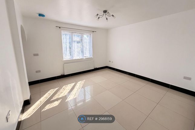 Martindale Road, Hounslow photo 3