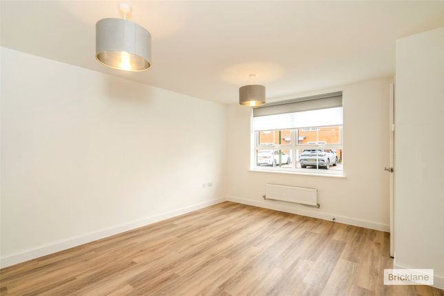 24, Siskin Way, Arundel photo 3