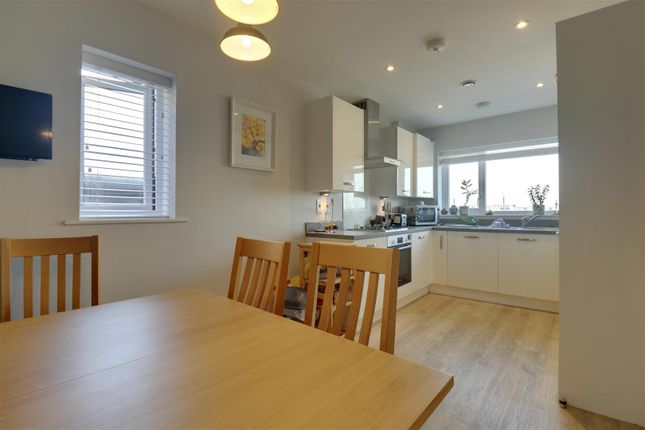 4, Daedalus Drive, Lee-On-The-Solent photo 3