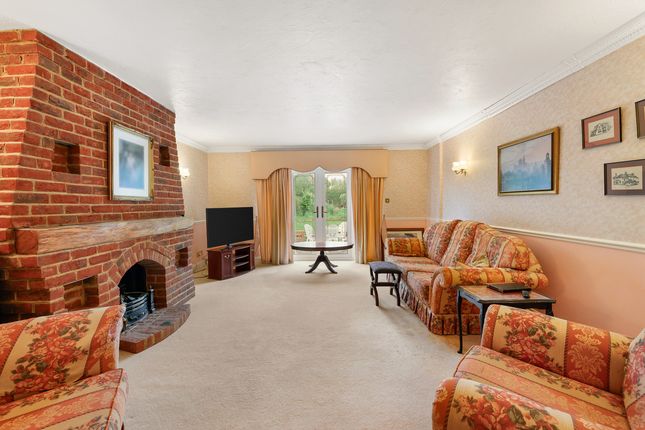 Ramsden Cottage, Ramsden View Road, Wickford photo 2